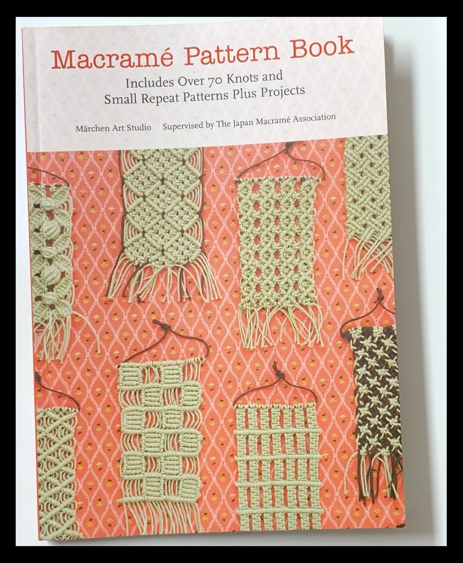 Macramé Pattern Book: Includes Over 70 Knots and Small Repeat Patterns Plus  Projects 