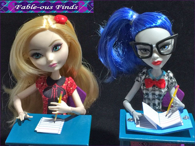 1/6 Scale Dolls using the notebook paper 2 ways Closeup